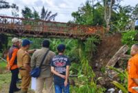 1761564488762-jembatan-penghubung-dua-desa-di-cianjur-ambruk-1761550076647_169