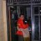 1761585971803-dudun-jaket-oranye-menangis-melihat-seluruh-barang-di-dalam-rumahnya-porak-poranda-dihantam-banjir-bandang-1761571663907_169