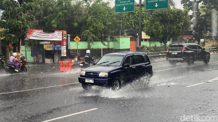 1761650988781-hujan-di-kota-bandung-1759394248670_169