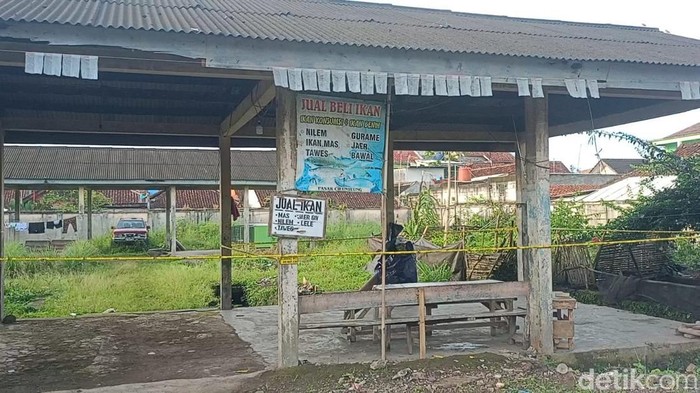 1761715740529-suasana-tkp-pria-ditusuk-mati-teman-di-eks-pasar-ikan-tasikmalaya-1761702904827_169