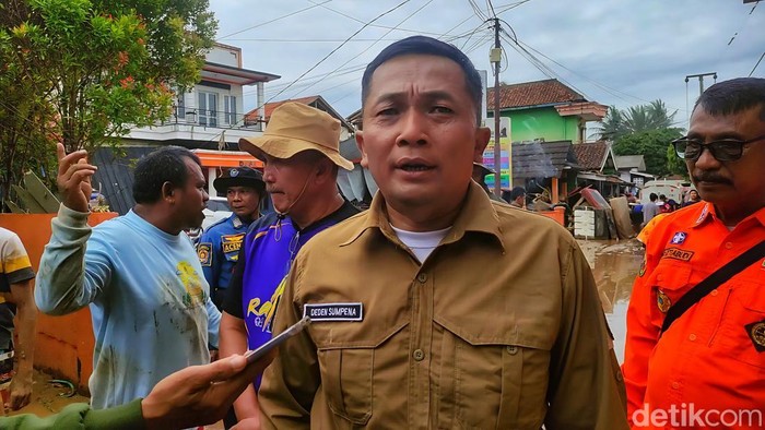 1761737378676-kepala-dinas-pendidikan-kabupaten-sukabumi-deden-sumpena-1761726444573_169