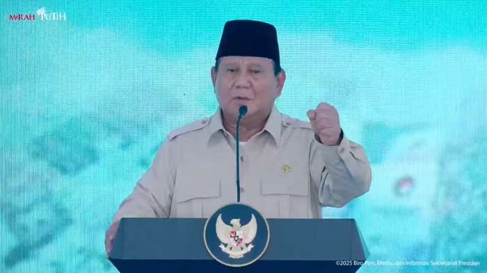1761737389348-presiden-prabowo-subianto-memberi-sambutan-di-acara-pemusnahan-barang-bukti-berbagai-jenis-narkoba-seberat-21484-ton-di-lapang-1761722684991_169