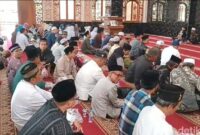 1761758883401-suasana-doa-bersama-untuk-bos-pasir-tasikmalaya-endang-juta-yang-sedang-diproses-hukum-1761745300872_169