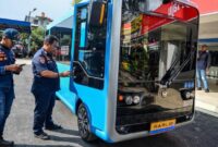 1761758905814-bandung-uji-coba-angkot-listrik-pintar-ini-potretnya-1754315754504_169