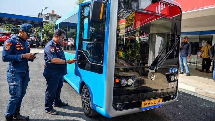 1761758905814-bandung-uji-coba-angkot-listrik-pintar-ini-potretnya-1754315754504_169