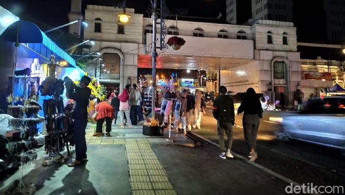 1761866174442-malam-di-kota-bandung-masih-jadi-magnet-bagi-wisatawan-7_169