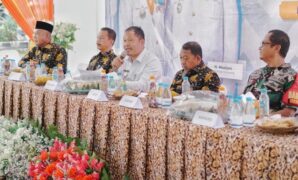 1761866295218-wakil-bupati-karawang-maslani-saat-sambutan-di-acara-gebyar-paten-kecamatan-tegalwaru-1761817255337_169