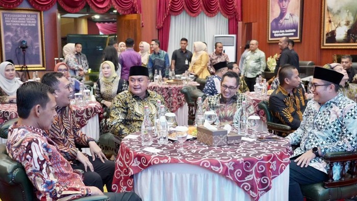 1761888725305-bupati-bogor-apresiasi-irwanuddin-sambut-kajari-baru-denny-achmad-1761877622113_169