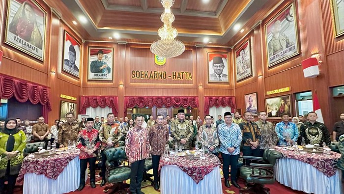 1761888741092-bupati-bogor-apresiasi-irwanuddin-sambut-kajari-baru-denny-achmad-1761877622187_169