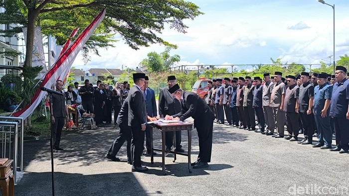 1761910033705-pelantikan-dan-pengambilan-sumpah-jabatan-192-pegawai-pemkot-tasikmalaya-1761896552761_169