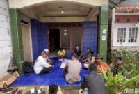 1761910039389-suasana-rumah-duka-eneng-yang-tewas-gantug-diri-1761881468267_169