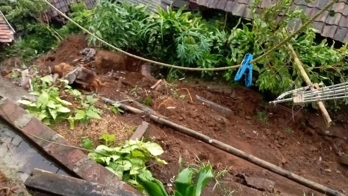 1761910222012-longsor-di-kabupaten-bandung-1761893809901_169