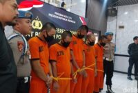 1761910232682-para-pelaku-kasus-pencurian-modus-gembos-ban-dan-curanmor-1761893298042_169