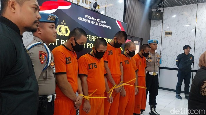 1761910232682-para-pelaku-kasus-pencurian-modus-gembos-ban-dan-curanmor-1761893298042_169