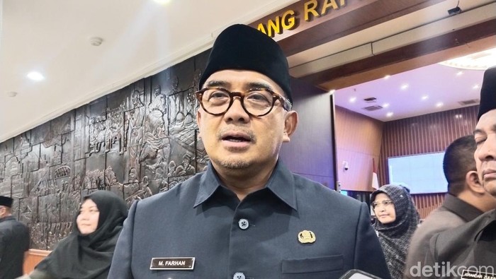 1761910243395-wali-kota-bandung-muhammad-farhan-1760960315502_169