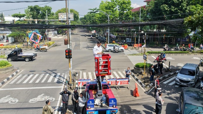 1761931709142-pemotongan-dan-penurunan-kabel-udara-di-kota-bandung-1761915690223_169