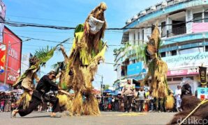 1762104328443-kemeriahan-festival-kirab-budaya-janur-di-kota-banjar-dalam-rangka-hari-jadi-ke-21-kota-banjar-2_169