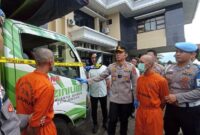 1762190866517-polisi-amankan-kakak-beradik-pencuri-besi-pembatas-jalan-tol-cisumdawu-1762178617530_169