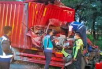 1762233908564-kondisi-kendaraan-truk-box-yang-terlibat-kecelakaan-di-tol-japek-karawang-1762230407677_169