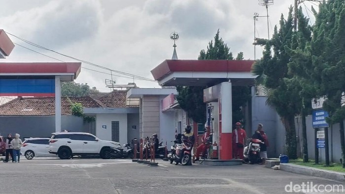 1762233941030-spbu-padayungan-tasikmalaya-sempat-beroperasi-lagi-pada-selasa-4112025-pagi-1762228765220_169