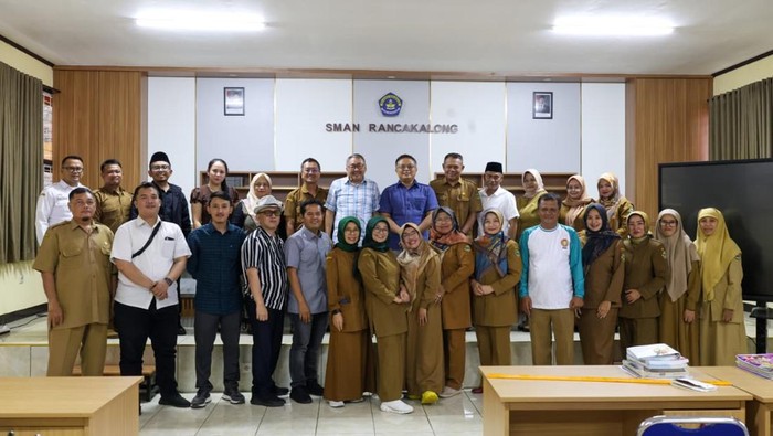 1762255638732-dprd-jabar-1762252937522_169