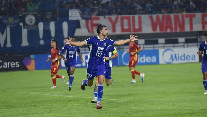 1762277295614-laga-persib-bandung-vs-selangor-fc-1762242691271_169