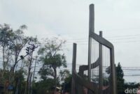 1762277311411-tugu-botol-kecap-di-kelurahan-tonjong-majalengka-1762247445693_169