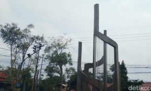 1762277311411-tugu-botol-kecap-di-kelurahan-tonjong-majalengka-1762247445693_169