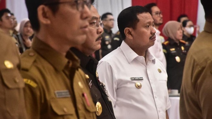 1762277402032-bupati-sumedang-dony-ahmad-munir-saat-menghadiri-kegiatan-penandatanganan-nota-kesepahaman-mou-antara-kepala-kejaksaan-tinggi--1762256870915_169