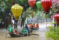 1762320533023-vietnam-banjir-turis-dievakuasi-1761903590128_43