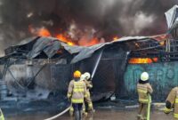 1762342122859-kebakaran-di-bandung-1762339518674_169