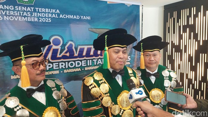 1762363555405-rektor-unjani-prof-dr-agus-subagyo-1762325914250_169