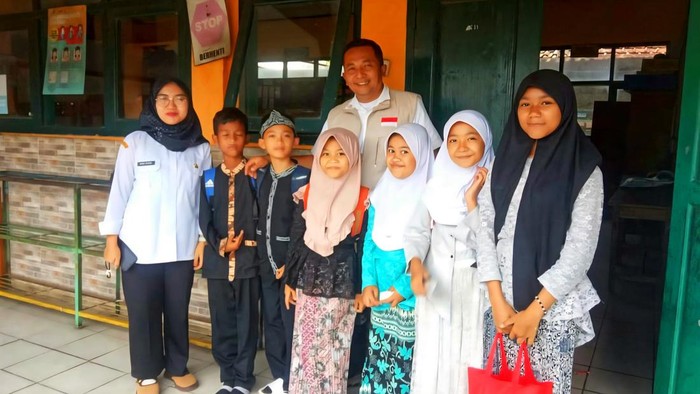 1762363626374-kepala-dinas-pendidikan-deden-sumpea-1762338265610_169