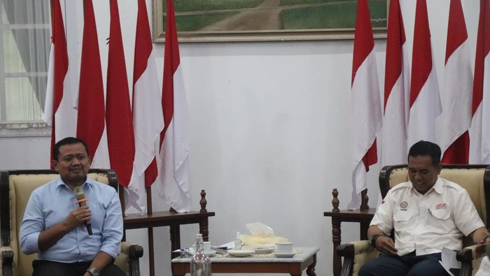 1762363654030-bupati-sumedang-dony-ahmad-munir-1762352216389_169