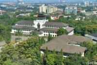 1762407088384-gedung-sate-kota-bandung-1750665223400_169