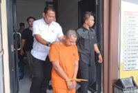 1762428556638-tersangka-saat-digelandang-aparat-polres-tasikmalaya-kota-1762420787883_169