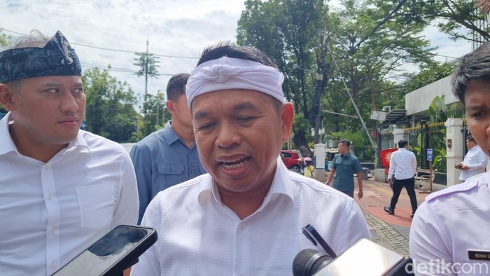 1762449965244-gubernur-jawa-barat-jabar-dedi-mulyadi-taufiqdetikcom-1761122904052_169