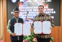 1762450019696-bupati-bandung-dadang-supriatna-dan-wali-kota-serang-budi-rustandi-saat-menandatangi-kesepakatan-bersama-mou-di-hotel-sunshine-1762413212444_169