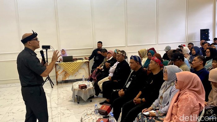 1762450041087-dprd-sambut-positif-retreat-asn-pemkot-bandung-perkuat-persatuan-1762412781233_169