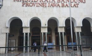 1762471060301-masjid-raya-bandung-1749110890681_43
