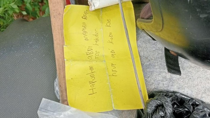 1762493641909-sepeda-motor-tak-bertuan-terparkir-di-tepi-jembatan-cisokan-cianjur-1762342701583_169