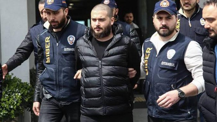 1762493706393-faruk-fatih-ozer-1762155199201_169