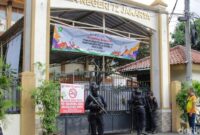 1762514913289-sman-72-kelapa-gading-dijaga-ketat-usai-ledakan-1762503096085_169