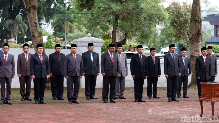 1762536311252-pelantikan-dan-pengambilan-sumpah-jabatan-18-pimpinan-pratama-lingkup-pemkab-pangandaran-1762496536851_169