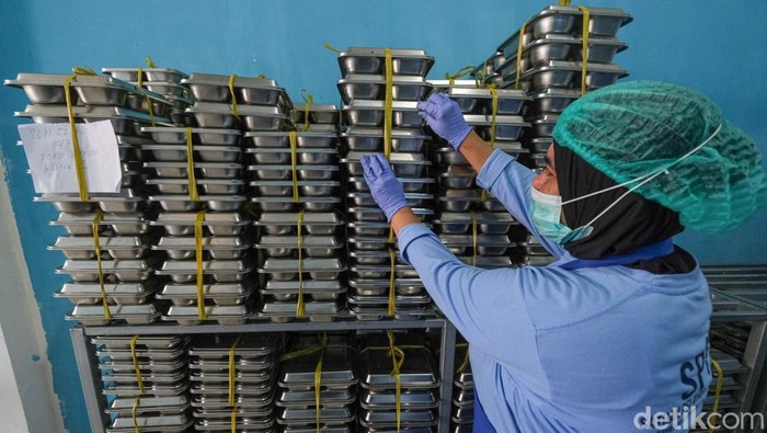 1762536355126-ilustrasi-makan-siang-gratis-1759218011364_169