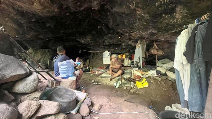 1762601020235-tempat-tinggal-manusia-gua-di-pedalaman-hutan-jombang-1762502547708_169