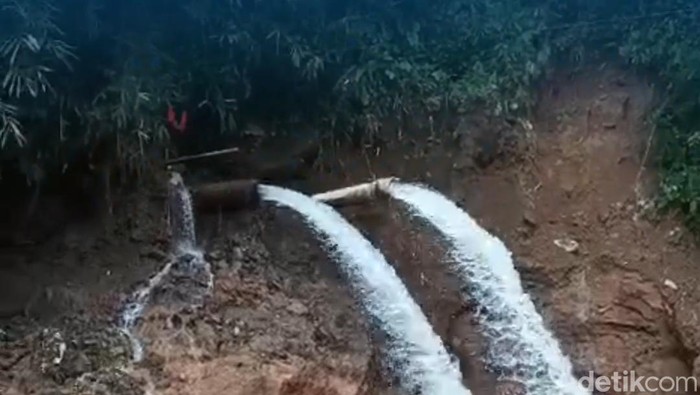 1762601181563-pipa-pdam-tirta-sukapura-tasikmalaya-putus-tergerus-longsor-1762592271015_169