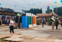 1762601205154-pengunjung-berpayung-nikmati-suasana-west-java-festival-yang-diwarnai-gerimis-1762589138798_169