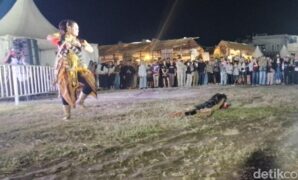 1762622580856-tari-berokan-dari-indramayu-di-wjf-2025-1762609763820_169