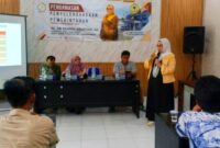 1762622614986-kepala-dinas-pemberdayaan-masyarakat-desa-kabupaten-karawang-syaifullah-saat-rapat-koordinasi-dengan-dprd-jawa-barat-sri-rahay-1762599240400_169